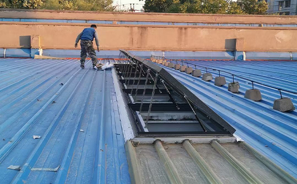 某区域性物流仓储中心岐山排烟窗系统安装项目